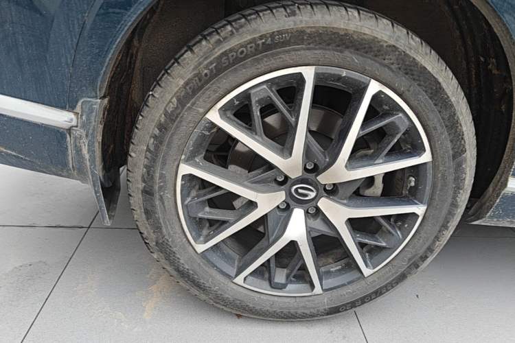 Used GAC Trumpchi GS8 2022 Dual-Engine Series 2.0TM Two-Wheel Drive Prestige Edition (7 Seats) Right Rear Wheel Hub