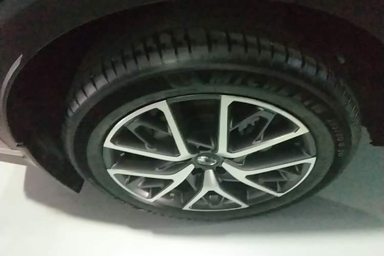 Used GAC Trumpchi GS8 2022 Linghang Series 2.0 TGDI Two-Wheel-Drive Luxury Smart Connectivity Version (7 Seats) Right Rear Wheel Hub