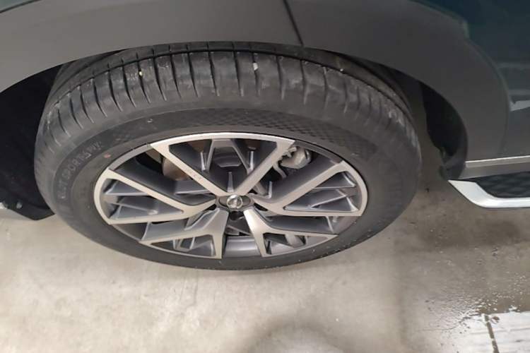 Used GAC Trumpchi GS8 2022 Linghang Series 2.0 TGDI Two-Wheel-Drive Luxury Smart Connectivity Version (7 Seats) Right Rear Wheel Hub