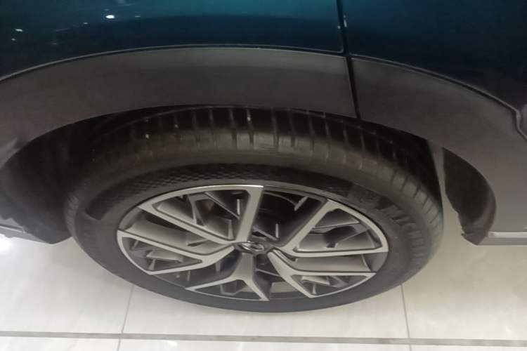 Used GAC Trumpchi GS8 2022 Linghang Series 2.0 TGDI Two-Wheel-Drive Luxury Smart Connectivity Version (7 Seats) Right Rear Wheel Hub