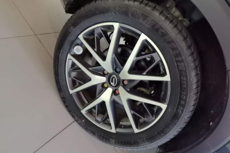 Used GAC Trumpchi GS8 2022 Flagship Series 2.0 TGDI Two-Wheel-Drive Prestige Edition (7 Seats) Right Rear Wheel Hub