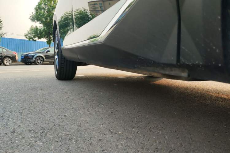 Used GAC Trumpchi GS8 2022 Linghang Series 2.0 TGDI Two-Wheel-Drive Luxury Smart Connectivity Version (7 Seats) Right Side Sill