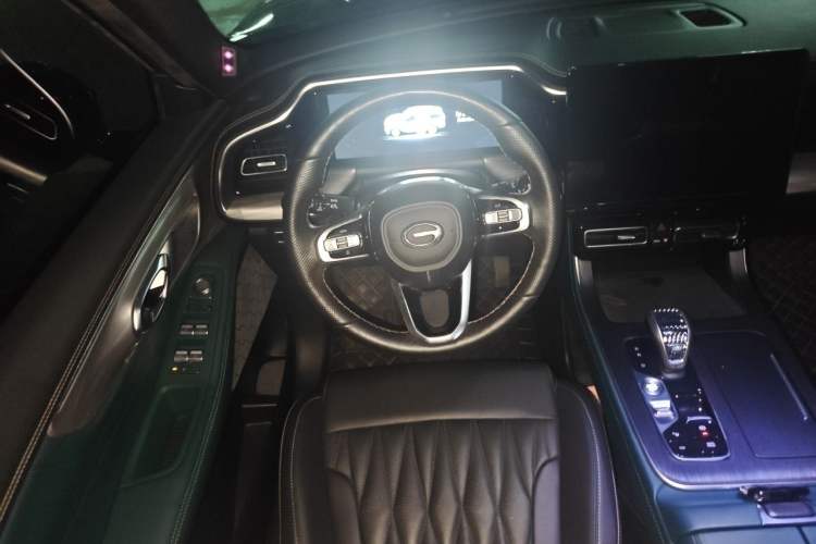 Used GAC Trumpchi GS8 2022 Flagship Series 2.0 TGDI Two-Wheel-Drive Prestige Edition (6-seater) Steering Wheel
