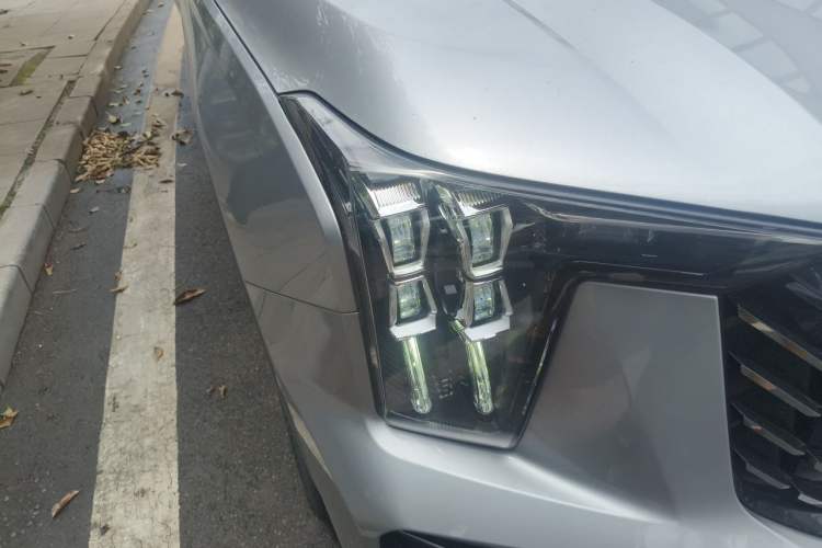 Used GAC Trumpchi GS8 2022 Linghang Series 2.0 TGDI Two-Wheel-Drive Luxury Smart Connectivity Version (7 Seats) Right Front Headlight