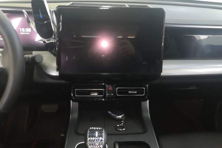 Used GAC Trumpchi GS8 2022 Flagship Series 2.0 TGDI Four-Wheel Drive Luxury Smart Connectivity Version (7 Seats) Audio And AC Panel