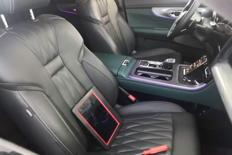 Used GAC Trumpchi GS8 2022 Flagship Series 2.0 TGDI Four-Wheel Drive Luxury Smart Connectivity Version (7 Seats) Right Front Seat