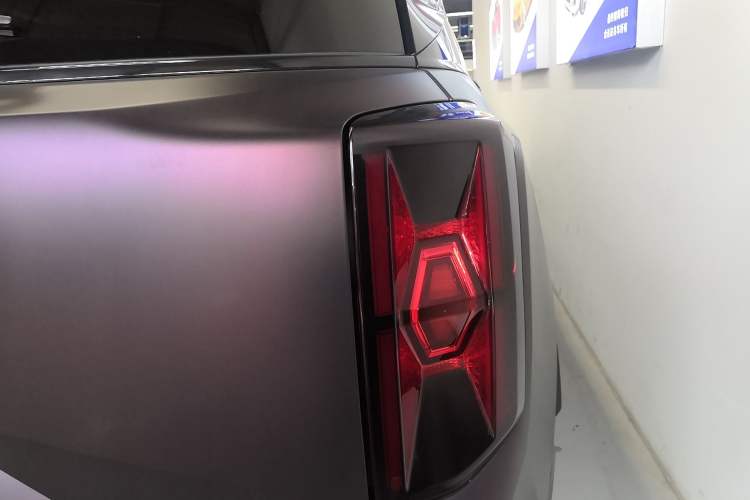 Used GAC Trumpchi GS8 2022 Flagship Series 2.0 TGDI Four-Wheel Drive Luxury Smart Connectivity Version (7 Seats) Right Rear Taillight