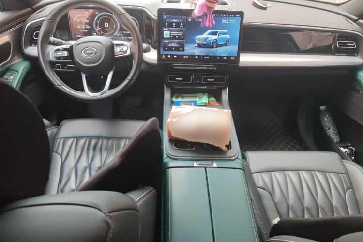 Used GAC Trumpchi GS8 2022 Linghang Series 2.0 TGDI Two-Wheel-Drive Luxury Smart Connectivity Version (7 Seats) Center Console