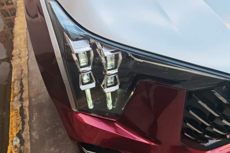Used GAC Trumpchi GS8 2022 Linghang Series 2.0 TGDI Two-Wheel-Drive Luxury Smart Connectivity Version (7 Seats) Right Front Headlight
