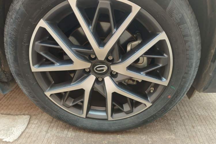 Used GAC Trumpchi GS8 2022 Linghang Series 2.0 TGDI Two-Wheel-Drive Luxury Smart Connectivity Version (7 Seats) Right Front Wheel Hub