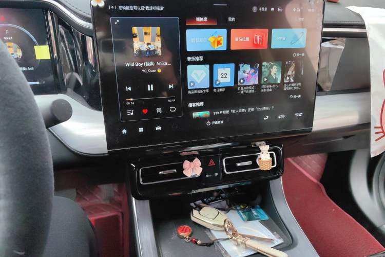 Used GAC Trumpchi GS8 2022 Linghang Series 2.0 TGDI Two-Wheel-Drive Luxury Smart Connectivity Version (7 Seats) Audio And AC Panel