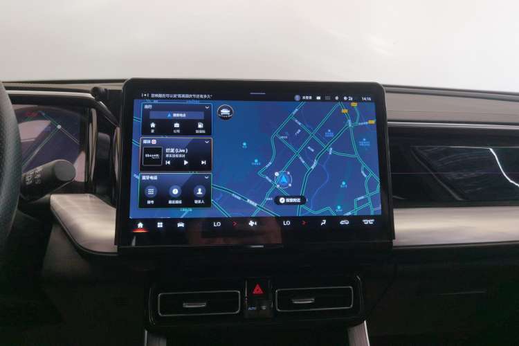 Used GAC Trumpchi GS8 2022 Linghang Series 2.0 TGDI Two-Wheel-Drive Luxury Smart Connectivity Version (7 Seats) Audio And AC Panel
