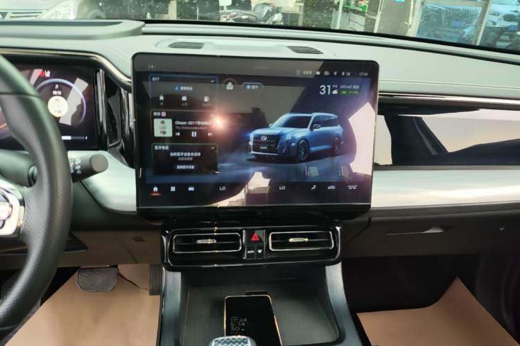 Used GAC Trumpchi GS8 2022 Double-Energy Series 2.0TM Two-Wheel Drive Prestige Edition (6 Seats) Audio And AC Panel