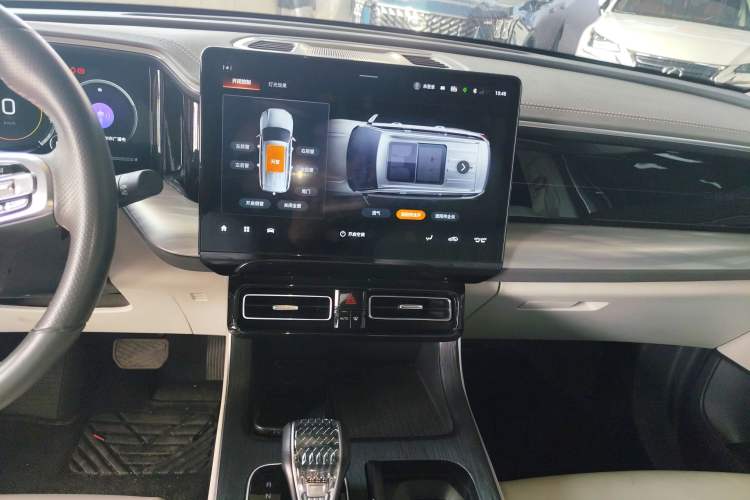 Used GAC Trumpchi GS8 2022 Linghang Series 2.0 TGDI Two-Wheel-Drive Luxury Smart Connectivity Version (7 Seats) Audio And AC Panel