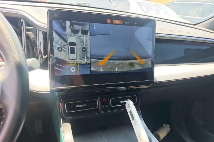 Used GAC Trumpchi GS8 2022 Linghang Series 2.0 TGDI Two-Wheel-Drive Luxury Smart Connectivity Version (7 Seats) Audio And AC Panel