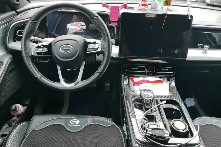 Used GAC Trumpchi GS8 2022 Linghang Series 2.0 TGDI Two-Wheel-Drive Luxury Smart Connectivity Version (7 Seats) Center Console