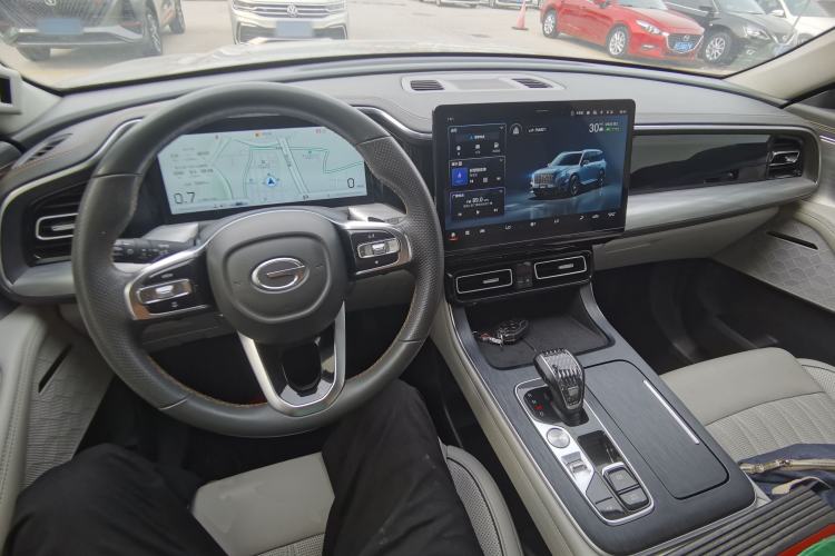 Used GAC Trumpchi GS8 2022 Linghang Series 2.0 TGDI Two-Wheel-Drive Luxury Smart Connectivity Version (7 Seats) Center Console