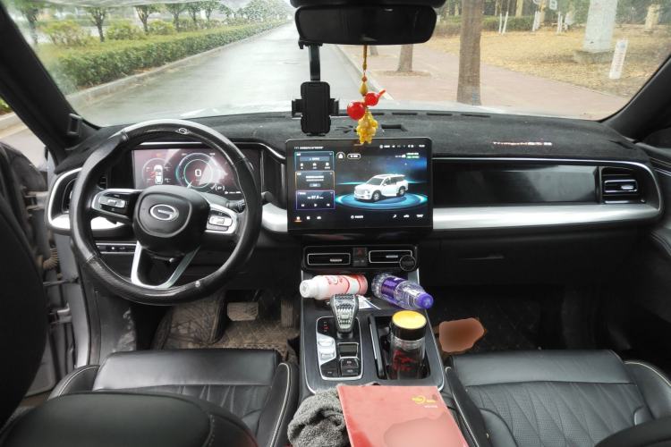 Used GAC Trumpchi GS8 2022 Flagship Series 2.0 TGDI Four-Wheel Drive Luxury Smart Connectivity Version (7 Seats) Center Console