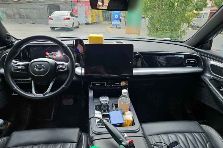 Used GAC Trumpchi GS8 2022 Linghang Series 2.0 TGDI Two-Wheel Drive Luxury Smart Connectivity Version (6 Seats) Center Console
