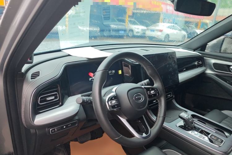 Used GAC Trumpchi GS8 2022 Linghang Series 2.0 TGDI Two-Wheel-Drive Luxury Smart Connectivity Version (7 Seats) Center Console
