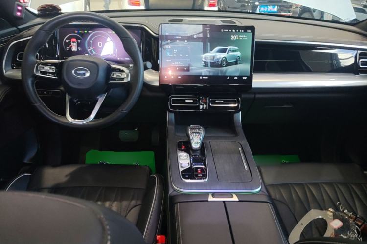 Used GAC Trumpchi GS8 2022 Linghang Series 2.0 TGDI Two-Wheel-Drive Luxury Smart Connectivity Version (7 Seats) Center Console