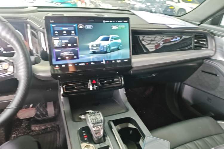 Used GAC Trumpchi GS8 2022 Dual-Engine Series 2.0TM Two-Wheel Drive Prestige Edition (7 Seats) Center Console