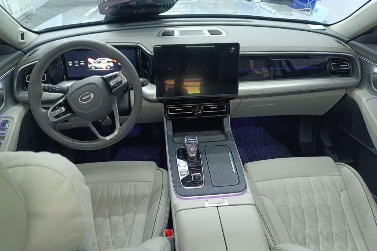 Used GAC Trumpchi GS8 2022 Flagship Series 2.0 TGDI Four-Wheel Drive Luxury Smart Connectivity Version (7 Seats) Center Console