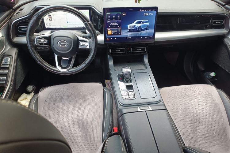 Used GAC Trumpchi GS8 2022 Flagship Series 2.0 TGDI Two-Wheel-Drive Prestige Edition (7 Seats) Center Console