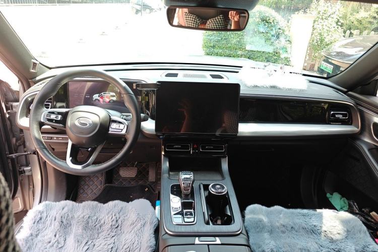 Used GAC Trumpchi GS8 2022 Linghang Series 2.0 TGDI Two-Wheel-Drive Luxury Smart Connectivity Version (7 Seats) Center Console