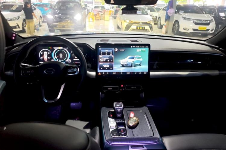 Used GAC Trumpchi GS8 2022 Linghang Series 2.0 TGDI Two-Wheel-Drive Luxury Smart Connectivity Version (7 Seats) Center Console