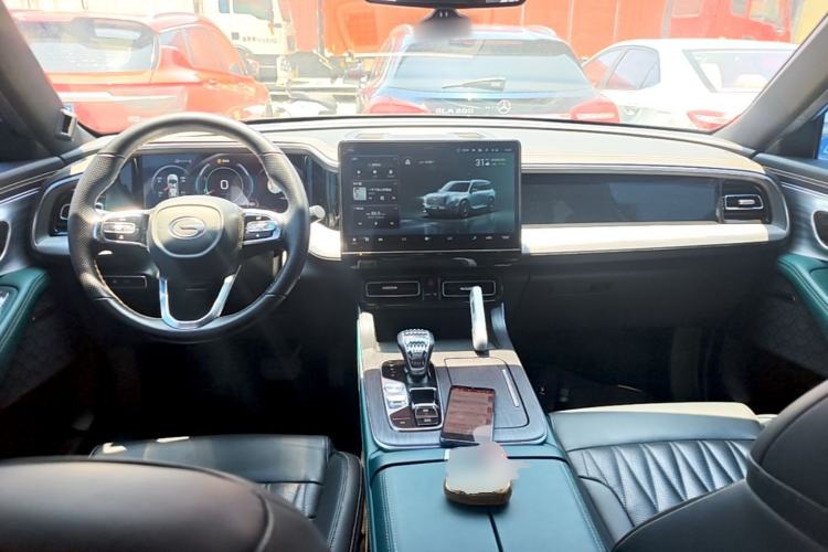 Used GAC Trumpchi GS8 2022 Linghang Series 2.0 TGDI Two-Wheel-Drive Luxury Smart Connectivity Version (7 Seats) Center Console