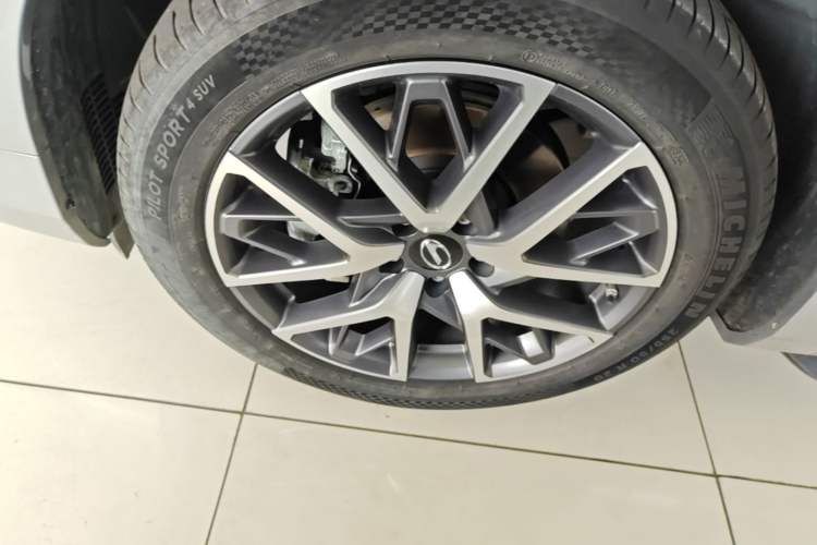 Used GAC Trumpchi GS8 2022 Dual-Engine Series 2.0TM Two-Wheel Drive Prestige Edition (7 Seats) Exterior 4