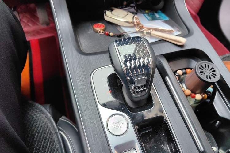 Used GAC Trumpchi GS8 2022 Linghang Series 2.0 TGDI Two-Wheel-Drive Luxury Smart Connectivity Version (7 Seats) Gear Lever