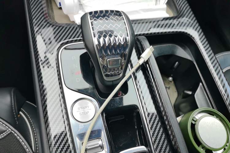 Used GAC Trumpchi GS8 2022 Linghang Series 2.0 TGDI Two-Wheel-Drive Luxury Smart Connectivity Version (7 Seats) Gear Lever