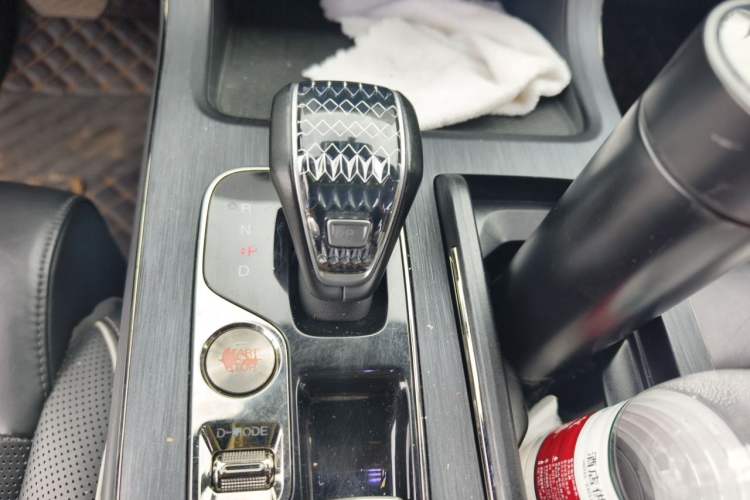 Used GAC Trumpchi GS8 2022 Double-Energy Series 2.0TM Four-Wheel Drive Premium Edition (7 Seats) Gear Lever