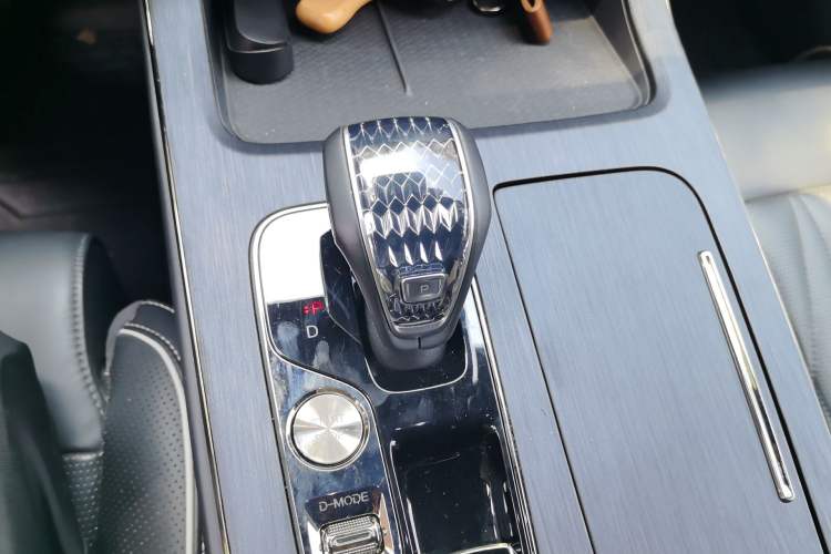Used GAC Trumpchi GS8 2022 Double-Energy Series 2.0TM Two-Wheel Drive Prestige Edition (6 Seats) Gear Lever