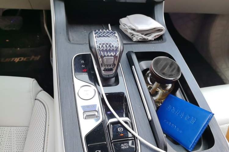 Used GAC Trumpchi GS8 2022 Flagship Series 2.0 TGDI Four-Wheel Drive Luxury Smart Connectivity Version (6 Seats) Gear Lever