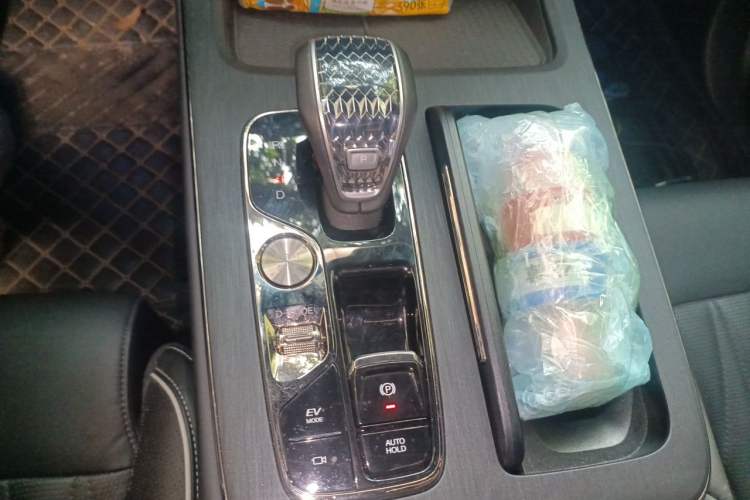 Used GAC Trumpchi GS8 2022 Double-Energy Series 2.0TM Four-Wheel Drive Premium Edition (7 Seats) Gear Lever
