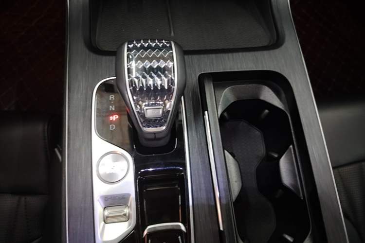 Used GAC Trumpchi GS8 2022 Flagship Series 2.0 TGDI Two-Wheel-Drive Prestige Edition (7 Seats) Gear Lever