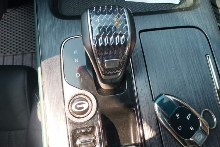 Used GAC Trumpchi GS8 2022 Double-Energy Series 2.0TM Four-Wheel Drive Premium Edition (7 Seats) Gear Lever