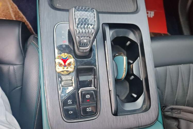 Used GAC Trumpchi GS8 2022 Double-Energy Series 2.0TM Four-Wheel Drive Premium Edition (7 Seats) Gear Lever