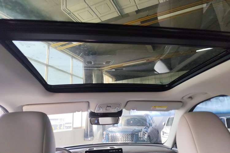 Used GAC Trumpchi GS8 2022 Linghang Series 2.0 TGDI Two-Wheel-Drive Luxury Smart Connectivity Version (7 Seats) Headliner