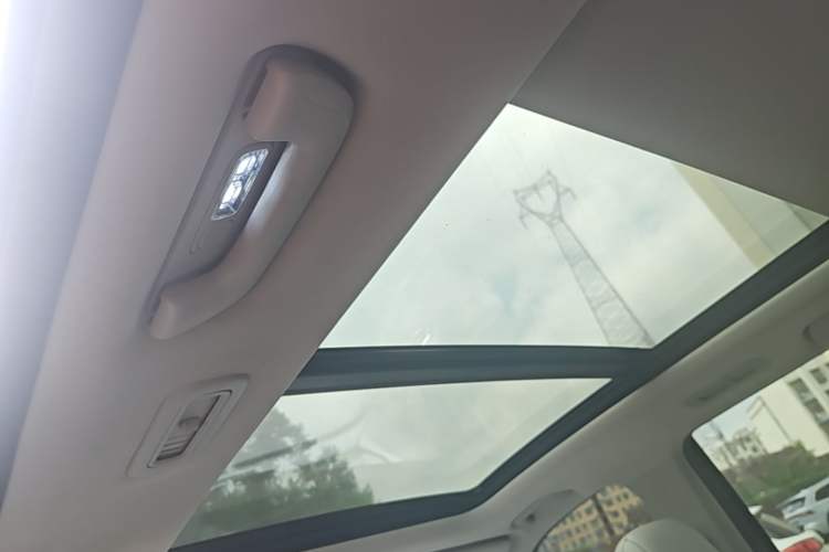 Used GAC Trumpchi GS8 2022 Linghang Series 2.0 TGDI Two-Wheel-Drive Luxury Smart Connectivity Version (7 Seats) Headliner