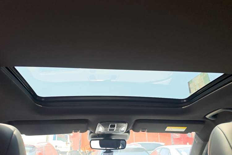 Used GAC Trumpchi GS8 2022 Linghang Series 2.0 TGDI Two-Wheel-Drive Luxury Smart Connectivity Version (7 Seats) Headliner