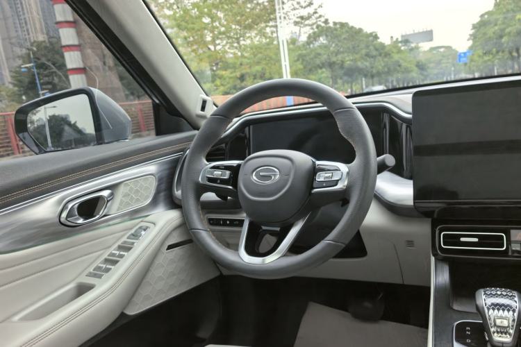 Used GAC Trumpchi GS8 2022 Linghang Series 2.0 TGDI Two-Wheel-Drive Luxury Smart Connectivity Version (7 Seats) Interior 1