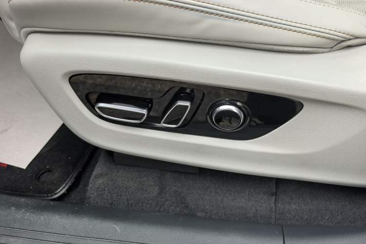 Used GAC Trumpchi GS8 2022 Linghang Series 2.0 TGDI Two-Wheel-Drive Luxury Smart Connectivity Version (7 Seats) Interior 10