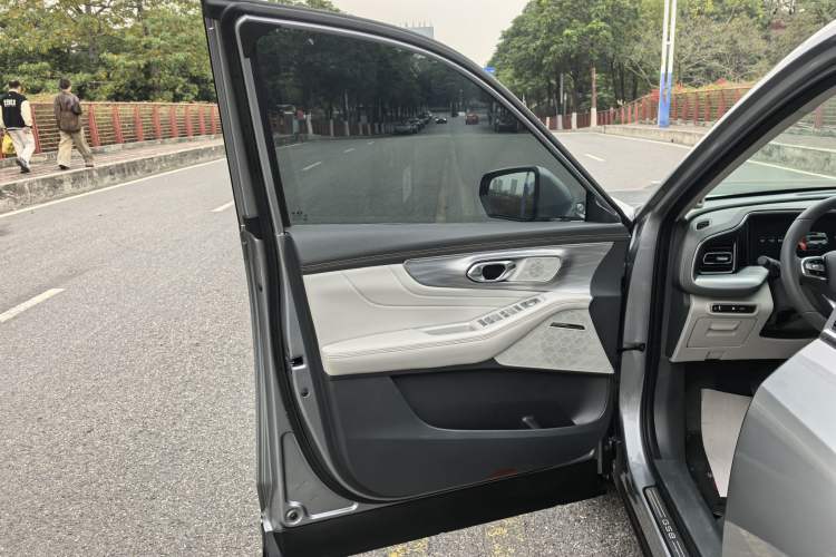 Used GAC Trumpchi GS8 2022 Linghang Series 2.0 TGDI Two-Wheel-Drive Luxury Smart Connectivity Version (7 Seats) Interior 11