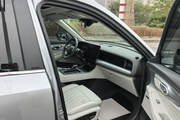 Used GAC Trumpchi GS8 2022 Linghang Series 2.0 TGDI Two-Wheel-Drive Luxury Smart Connectivity Version (7 Seats) Interior 13