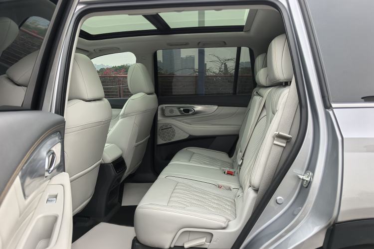 Used GAC Trumpchi GS8 2022 Linghang Series 2.0 TGDI Two-Wheel-Drive Luxury Smart Connectivity Version (7 Seats) Interior 2