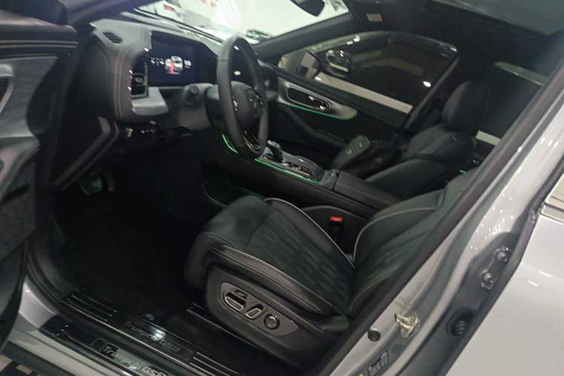 Used GAC Trumpchi GS8 2022 Dual-Engine Series 2.0TM Two-Wheel Drive Prestige Edition (7 Seats) Interior 3